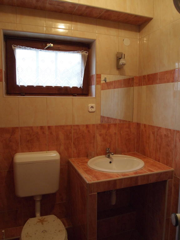 Apartmanhaz Gabriella Harkány Oda fotoğraf